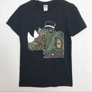 Gildan black graphic t-shirt with rhino in top hat